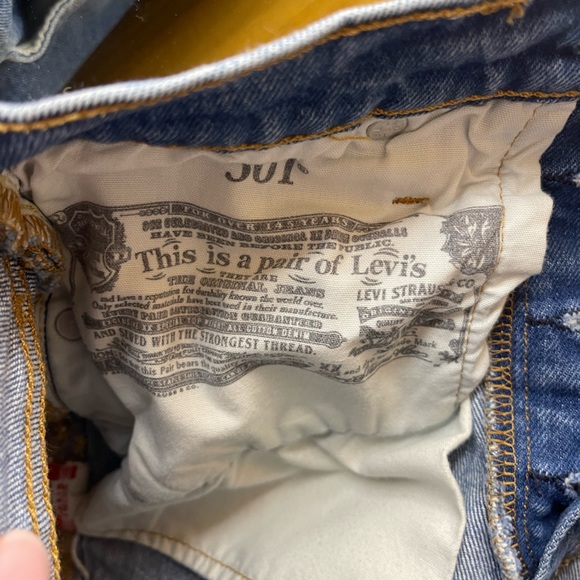 Levi’s 501 high rise jean shorts - Picture 3 of 4